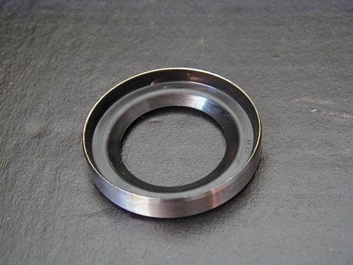 OIL SEAL STEEL, FITS ALU HUBS & SWINGARM<br/>OEM 47519-72,  OD 45.3 x ID 28 x H 8mm  