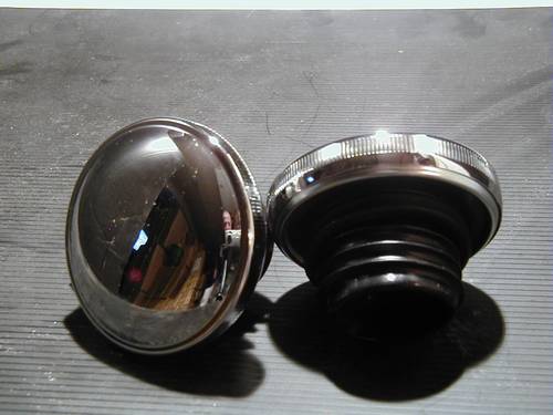 SCREW IN GAS CAP -VENTED<br/>RIGHT SIDE, HARLEY DAVIDSON, CHROME  