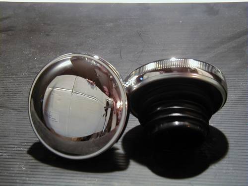 SCREW IN GAS CAP -NONVENTED<br/>LEFT SIDE,  FOR HARLEY DAVIDSON, CHROME  