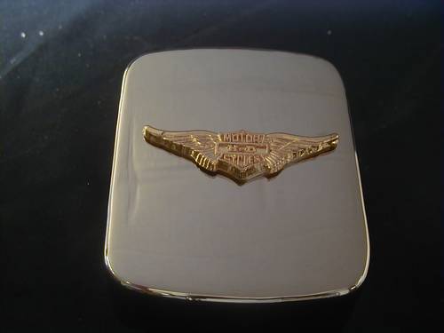 CHROME COIL COVER<br/>24K GOLD, WING EMBLEM Kann auch ohne Emblem verwendet werden 