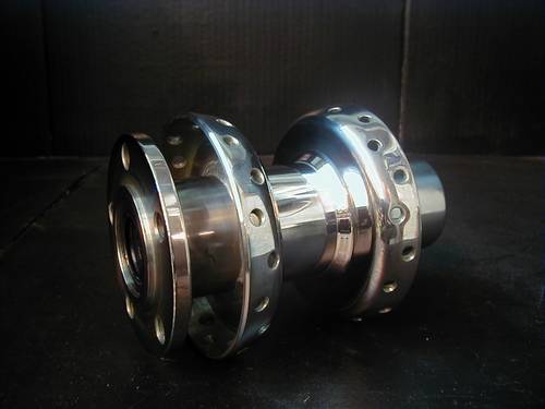 SINGLE FLANGE  HUB STAINLESS STEEL<br/>40 HOLE, WITH 19 mm BEARINGS TWIN CAM SOFTAIL 2000-06 
