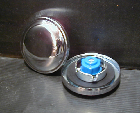 FLAT GAS CAP, BAJONETT-STYLE, CHROME<br/>VENTED, OEM61102-73 LATE STYLE 